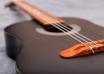 Cómo pintar una guitarra